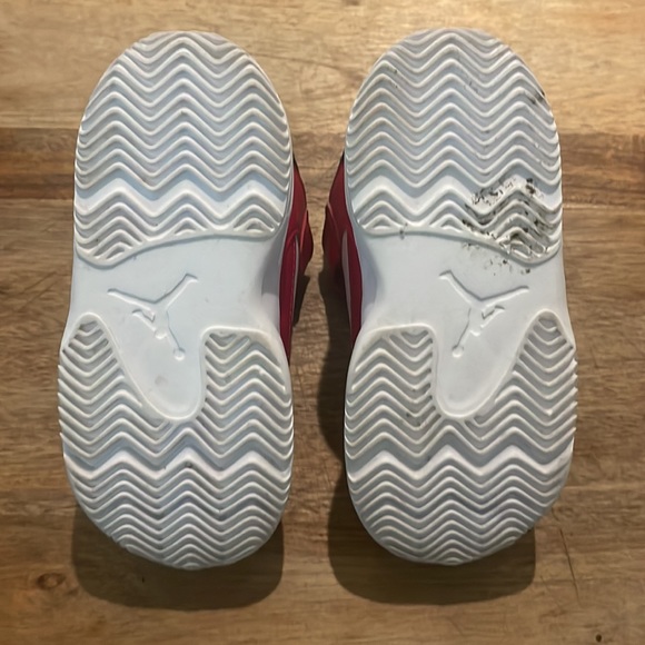 Nike Air Jordan Max Aura 3 (Very White Berry) - Picture 3 of 4